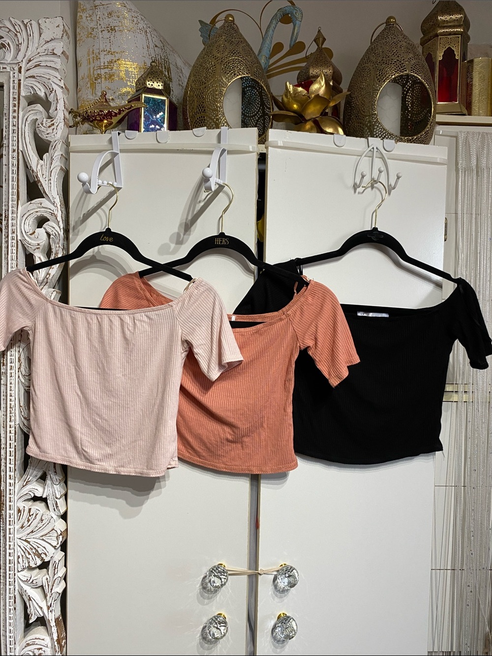 Urban Heritage Ribbed Off-Shoulder Crop Top - Pink, Rust & Black